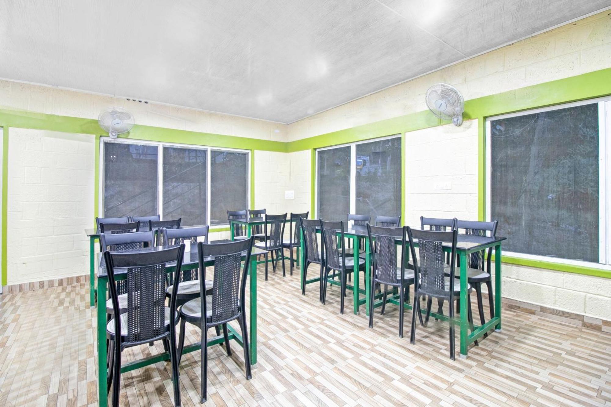 Super Capital O Pop Tavern Kazhakkottam Vettutura ภายนอก รูปภาพ